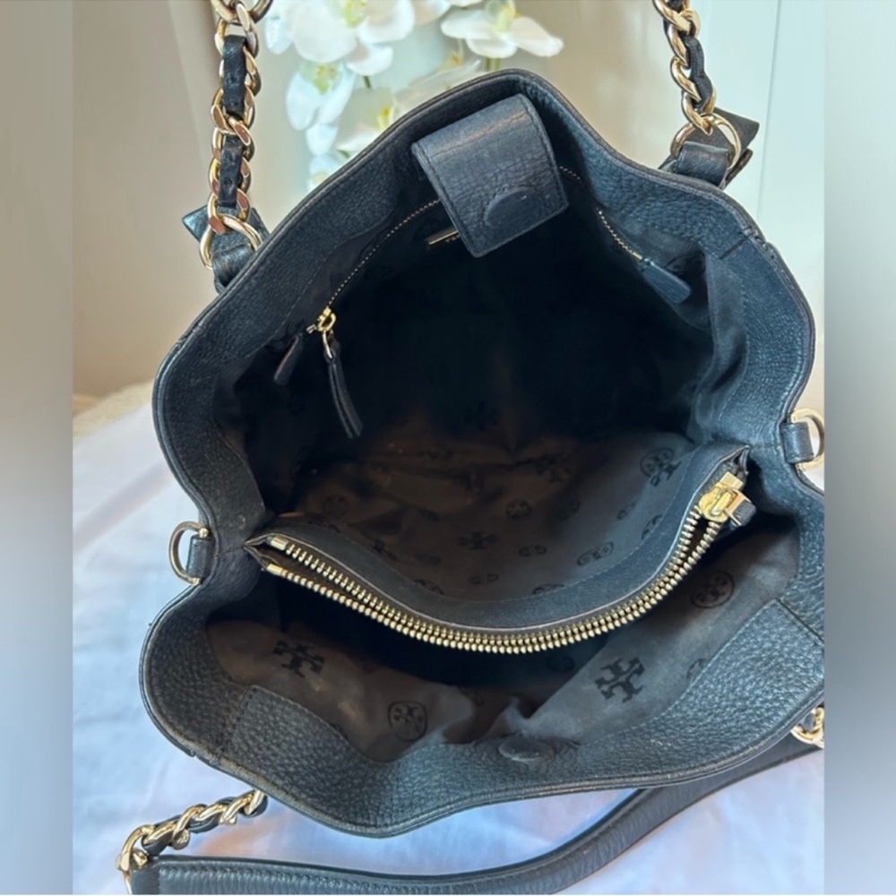 Tory Burch Black Leather Shoulder Bag with Gold Accents - Picture 11 of 16